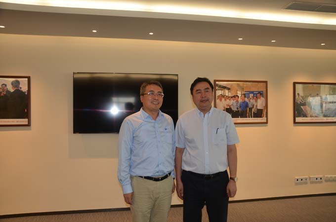 1474608922856214.jpg 赵振元同志与上海宝冶集团董事长王石磊亲切合影.jpg