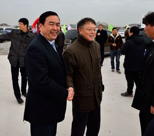 1493798164441842.jpg 赵振元同志与上海科技大学校长江绵恒亲切交谈.jpg