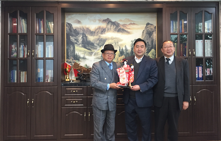 赵振元与陈宗欣教授、蛯子晴夫总经理亲切合影.png