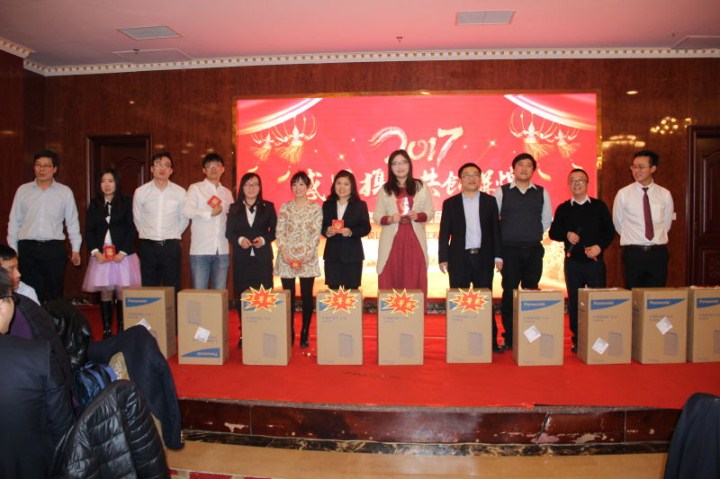 1496471953118541.jpg 17-中奖者合影.jpg