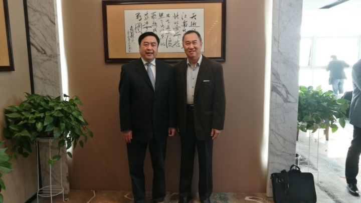 10-赵振元与拜访PA视讯的格罗方德副总裁洪启财先生亲切合影.jpg