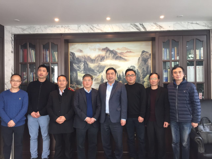 1496479399224749.jpg 2-赵振元、孙明、余才志、赵远远同志与无锡产业集团副总经理张晓耕一行亲切合影.jpg