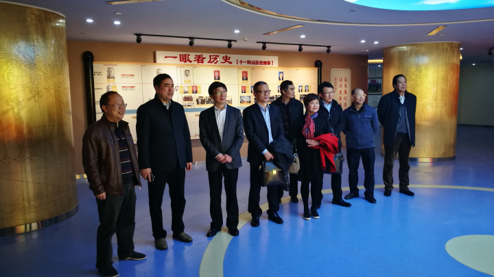 1496479777567891.jpg 4-赵振元同志向无锡产业集团刘涛书记一行介绍PA视讯院史馆2.jpg